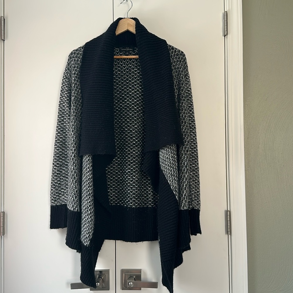 BEAUTIFUL Banana Republic Sweater - very thick, cozy, black and white pattern